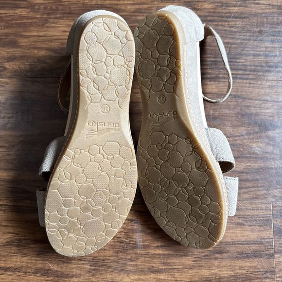Dansko Women’s Sandals US 8.5 EU 39 Leather Griege Taupe Buckle Wedge Soft EUC - Picture 4 of 7